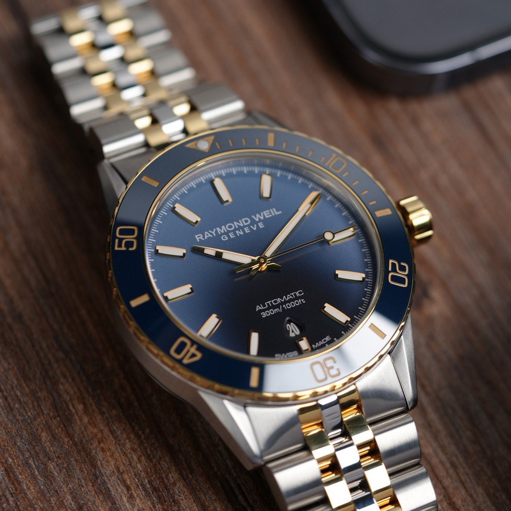 Raymond Weil Freelancer Diver Two-Tone Gradient Blue Dial Bracelet Watch 2775-SP3-50051 - 42.5 mm