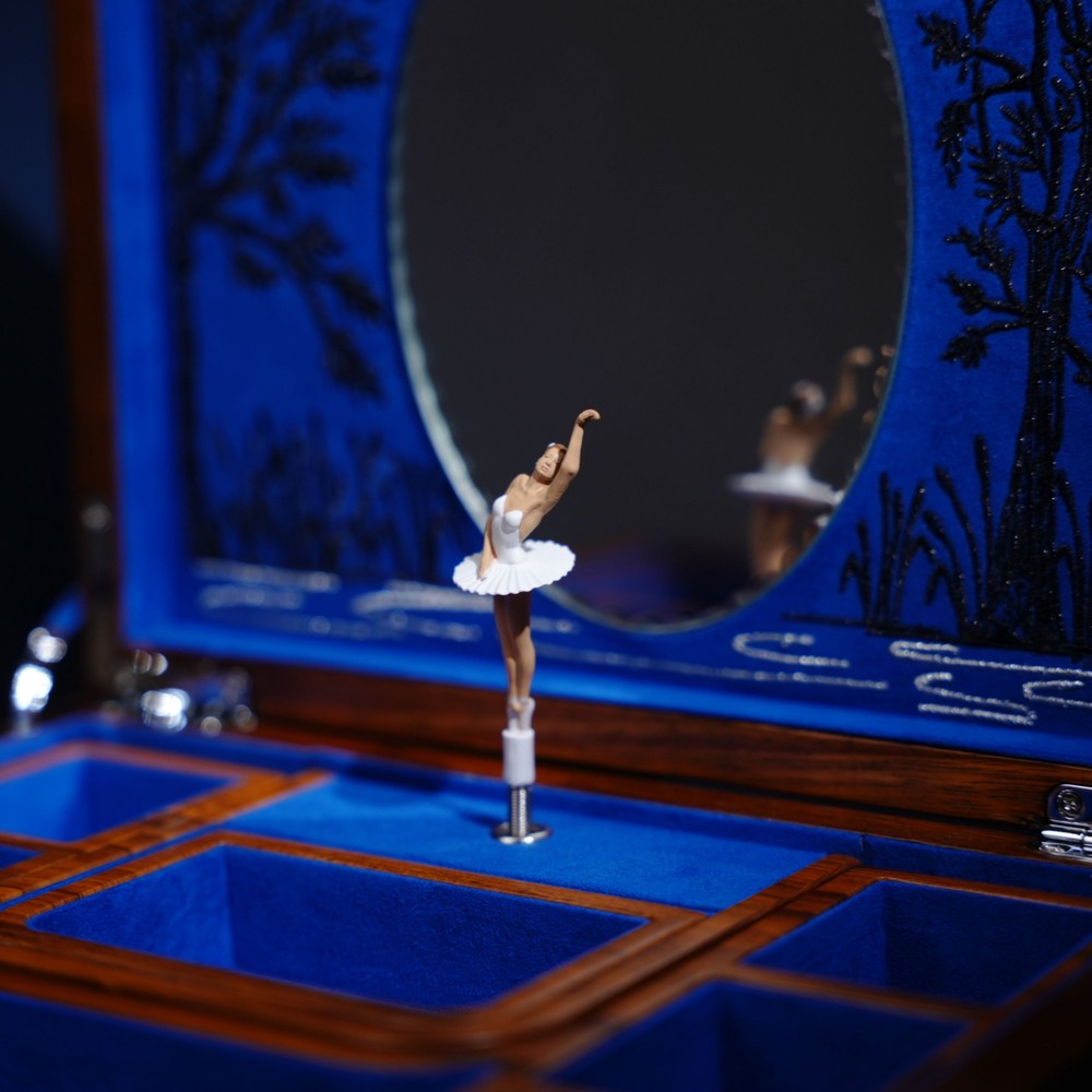 Wolf Ballet Musical Jewellery Box Swan Lake Walnut Wood 190106