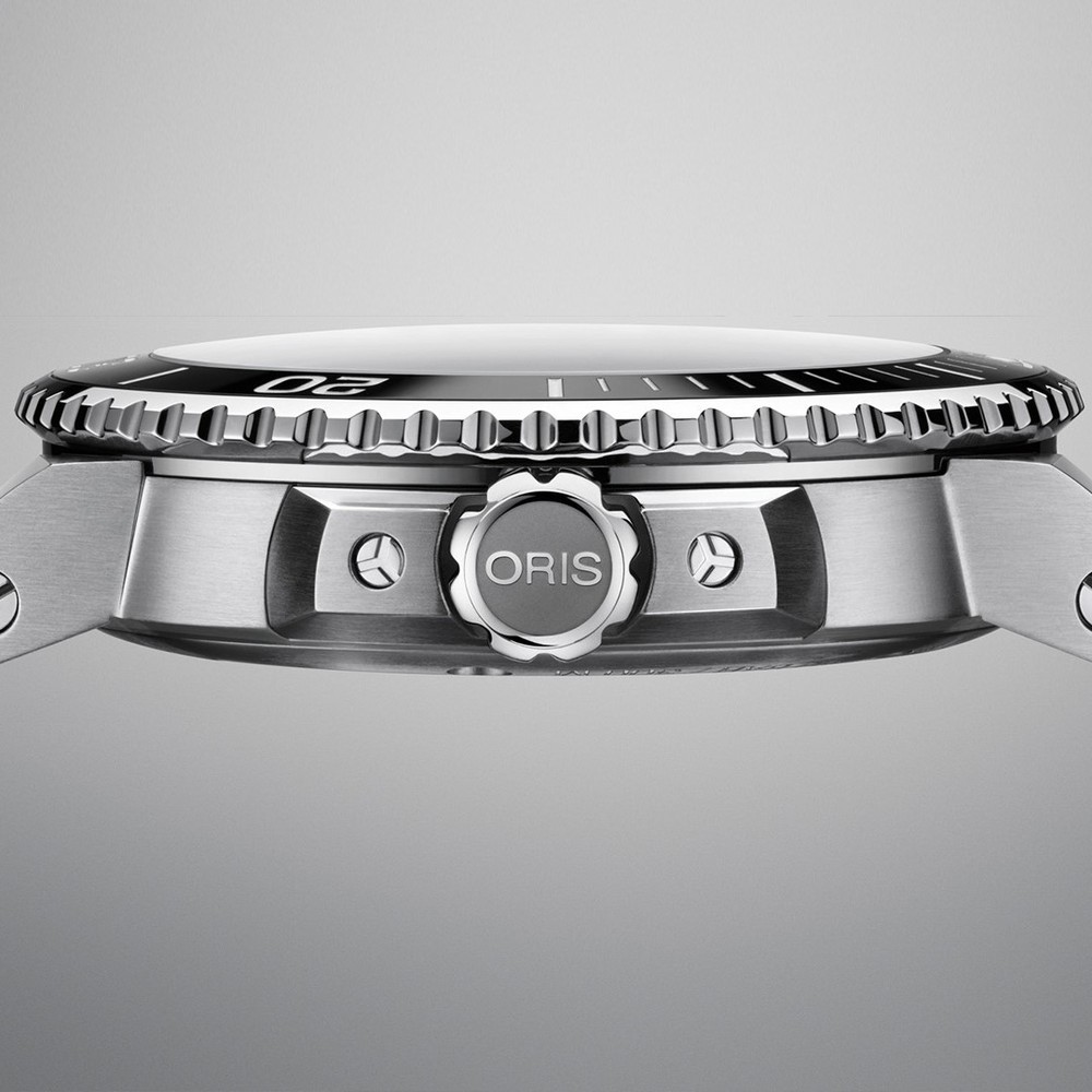 Oris Aquis Date 01 733 7730 4135-07 8 24 05PEB - 43.5mm