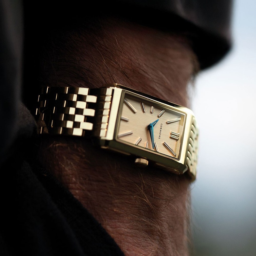 Corniche Visionnaire Yellow Gold On Bracelet - 24 x 39.5mm