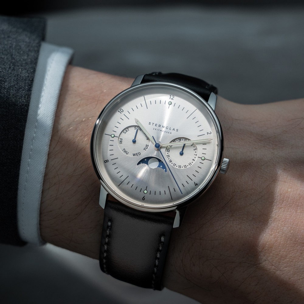 Sternglas Naos Moonphase Moon Silver S01-NM52-BR03 - 38mm