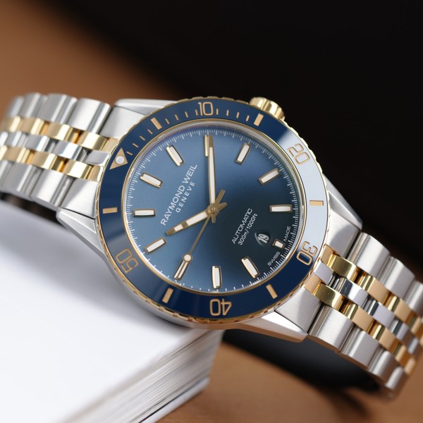 Raymond Weil Freelancer Diver Two-Tone Gradient Blue Dial Bracelet Watch 2775-SP3-50051 - 42.5 mm