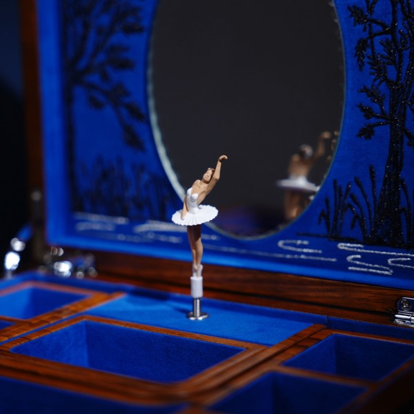 Wolf Ballet Musical Jewellery Box Swan Lake Walnut Wood 190106