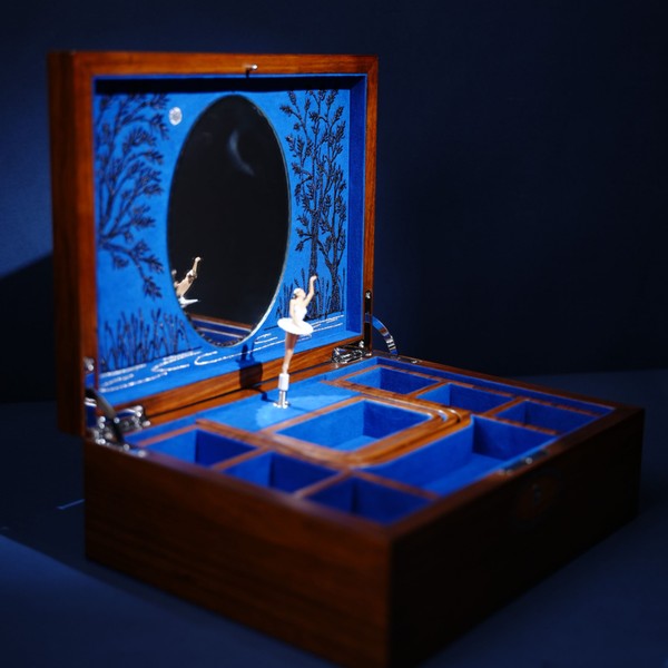 Wolf Ballet Musical Jewellery Box Swan Lake Walnut Wood 190106