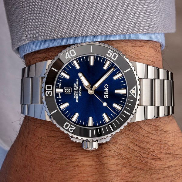 Oris Aquis Date 01 733 7730 4135-07 8 24 05PEB - 43.5mm