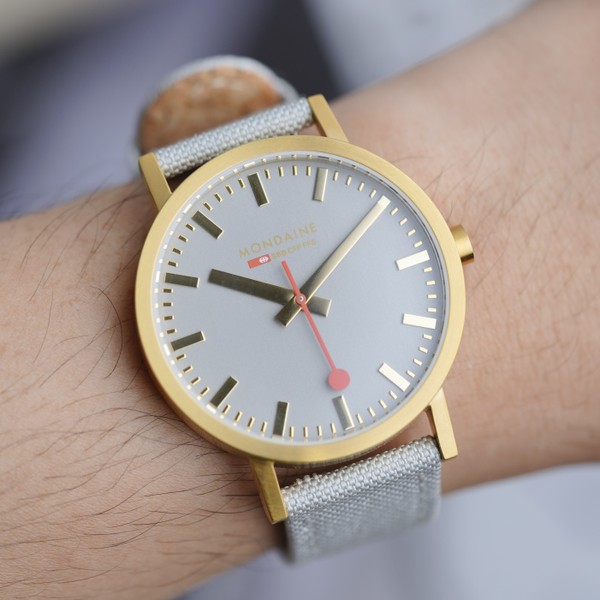 Mondaine Classic Good Gray Golden A660.30360.80SBU - 40mm