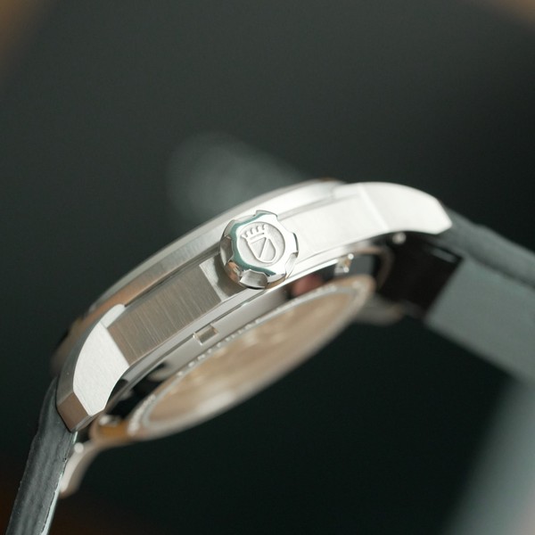 Waldhoff Republic II Diamond Silver 24A - 41mm