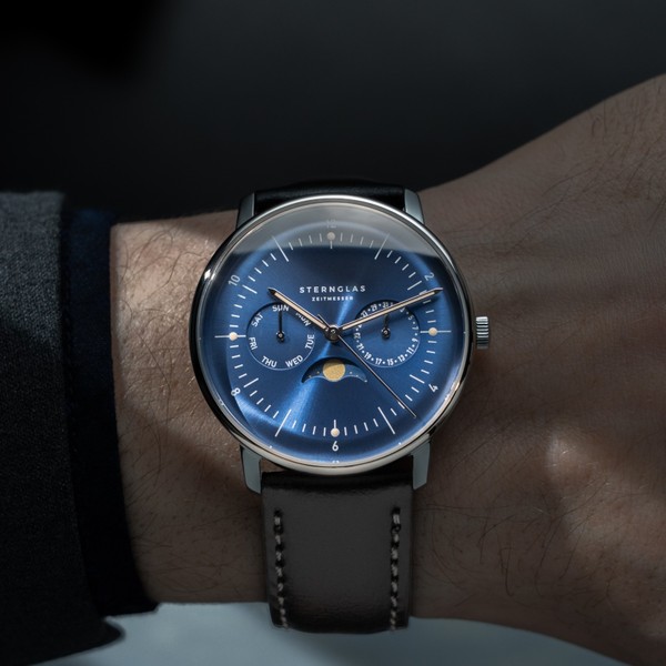 Sternglas Naos Moonphase Midnight Blue S01-NM06-BR02 - 38mm
