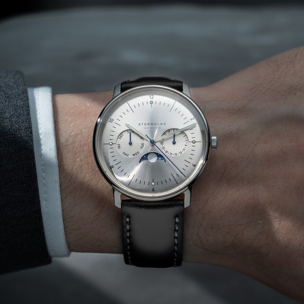 Sternglas Naos Moonphase Moon Silver S01-NM52-BR03 - 38mm